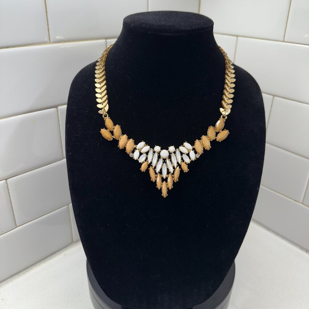 MILA Vintage Prong Set Acrylic Necklace - Picture 7 of 7